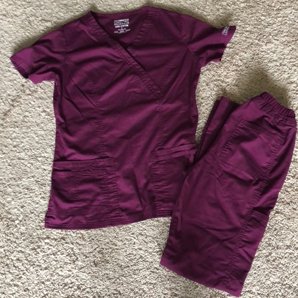 XS Cherokee Core Stretch wine scrub set